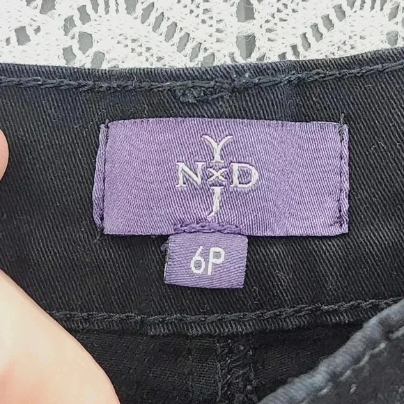 NYDJ black stretched bermuda jean shorts women's 6P - Picture 4 of 5